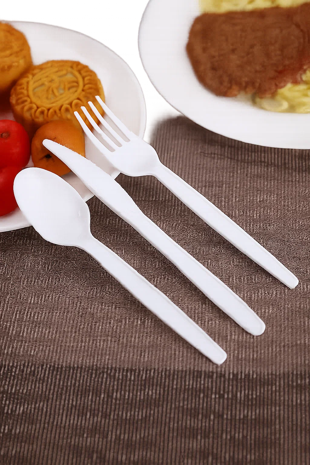 UTENSILS & PLATES